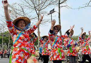 模仿嘲諷日治時期就有 「迎古董」嘉年華在龍潭