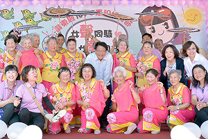 提倡婦權及福利 百人「女聲同騎」歡慶國際婦女節