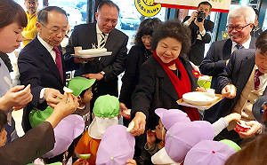 市長拚了！花媽帶著高雄蜜棗赴日衝銷量