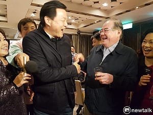 昔轟不平！周錫瑋高歌問李乾龍：何時會愛我？