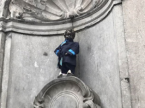 史上首次！比利時尿尿小童換裝台灣客家服飾