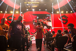 風波不斷！《鬥陣特攻》上海龍之隊教練請辭、選手缺席