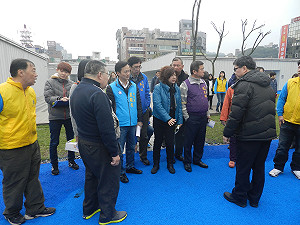 基隆東岸商場跑道變藍藍一片 將重鋪改善