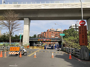 高架暢行留地洞 中市鐵路地下道持續填平