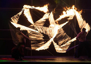 從世界紅回台灣的火舞 今晚火焰台灣燈會