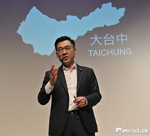 蹲低後的江啟臣  何時再躍起？