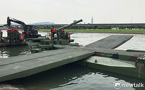 柯P視察防汛演習  國軍「變形金剛」首次現身參演