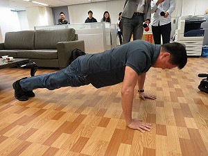 PK侯友宜  周錫瑋秀肌肉：將每日一問賴清德