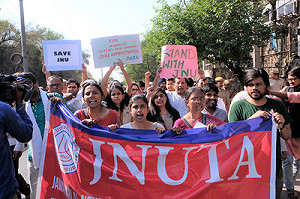 印度版#MeToo 上千學生大遊行抗議教授涉性騷