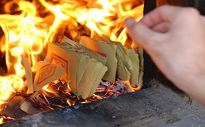 清明祭祖！環保署：顧空品要減香勿燒草