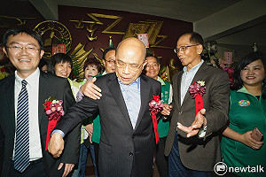 兩大天王同台  游錫堃「不忮不求」 蘇貞昌「黨中央安排」