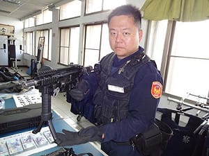 高市鬧區特警與匪駁火 查獲衝鋒槍達姆彈