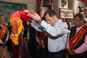 媽祖換新龍袍 南瑤宮傳承200年