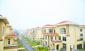 富豪免費贈鄉親258別墅 村民貪心嫌不足停擺