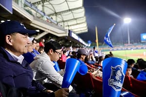 富邦悍將主場開幕戰 朱立倫、侯友宜現場加油