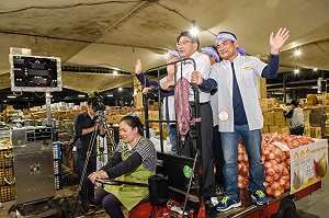 屏東洋蔥大出  潘孟安變身超級拍賣員(影)