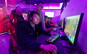 Carry玩家夢想！台灣電腦業進駐校園打造專業電競教室