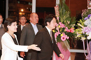 臺灣戲曲藝術節開幕夜 鄭麗君邀賴揆共賞《月夜情愁》