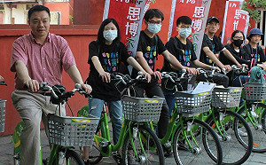 為台南找回藍天  高思博發起空污公投鐵馬連署