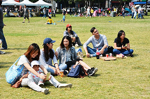 走出戶外！桃園鐵玫瑰社區日結合草地音樂會、闖關遊戲