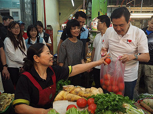 樹菊阿嬤決定退休了 「員金蔬菜」攤交棒給姪子