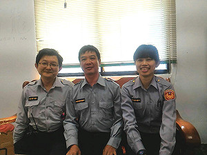 七旬老翁山區迷途失溫，嘉縣員警即刻救援助返家