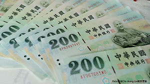 新台幣早盤升值1.7分