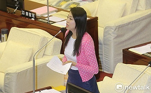 「你也買禮物給柯媽」 闕枚莎要求柯P重啟敬老金