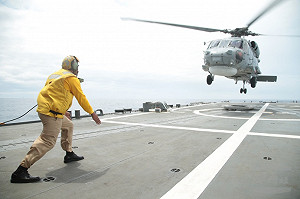 上任後首度登艦！蔡英文蘇澳視導國軍操演