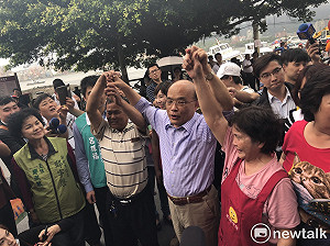 蘇貞昌起手式從八里左岸出發 電火球老縣長的亮度依舊在