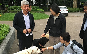 官邸毛小孩見客 小英和環團的喵星人對話