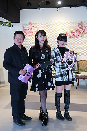 美女議員時尚開幕 火辣黑絲超吸睛