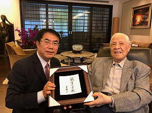 黃偉哲拜會李登輝 李期許好好發展台南