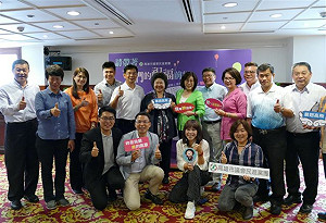 陳菊「如鷹展翅上騰」   市議會滿滿祝福