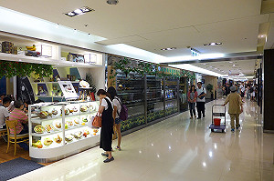 獨家》北車美食街30億錢潮引側目 業者質疑:交通部與微風先談優先續約之嫌