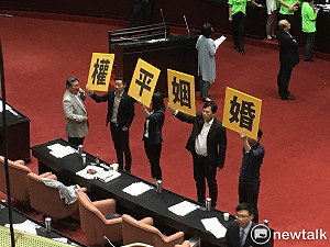 民進黨拒審同婚 黃國昌反諷：了不起、負責！