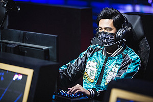 和周杰倫一起上《英雄聯盟》直播秀！世界冠軍BeBe也緊張