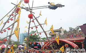 高空盪鞦韆登場  涂醒哲：推廣為全國性運動！