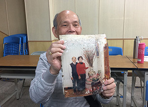 花蓮震災失物招領會  民眾尋回照片驚喜又感慨