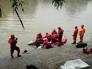 廣西桂林龍舟翻覆  11死6失蹤40人獲救