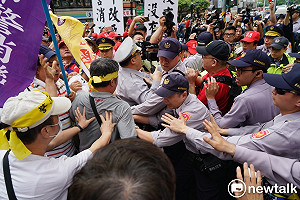 良影一二》退警包圍中正一分局   退警向現役警察叫囂：「學弟你們有沒有倫理啊！」