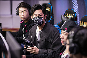 《英雄聯盟》明星召喚師表演賽 周杰倫強勢carry奪勝！