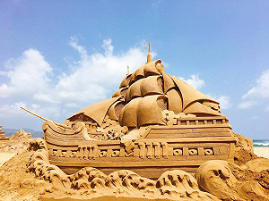 沿海岸騎鐵馬賞沙雕去！快去福隆漁港悠活之旅