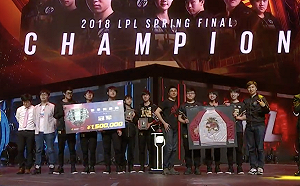 英雄聯盟季後賽》RNG眾志成城奪冠！頂尖老將Uzi首捧聯賽金盃