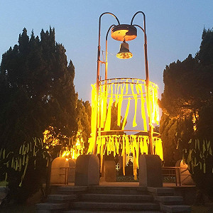 台大校長重選 師生繫黃絲帶反政治干擾