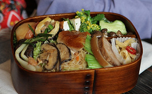 用漆器飯盒大啖在地美食 說菜人分享家常故事