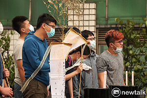 敬鵬大火 罹難者家屬赴現場招魂