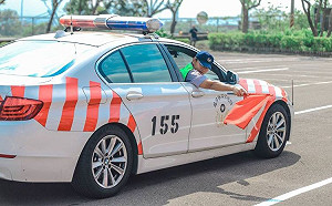 老天有眼！男子國道自撞藏屍被抓包