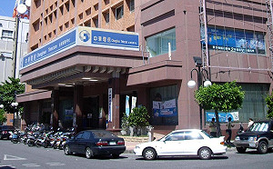 4G低價吃到飽回擊對手 中華電：以戰止戰