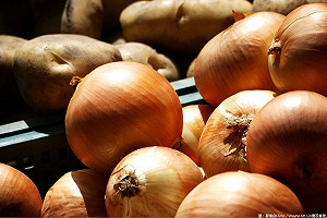 中油百間加油站賣洋蔥 挺在地優質農產